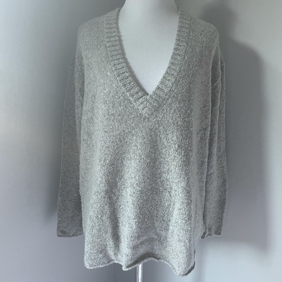 James Perse Wool/Cashmere V-Neck Sweater - Picture 3 of 6